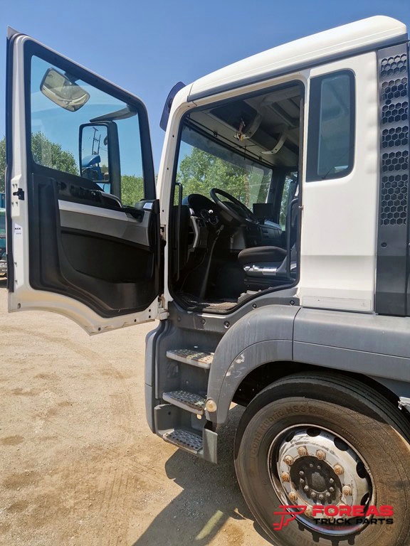 MAN TGS 26.320 EURO6 CAB CHASSIS TRUCK - Image 19