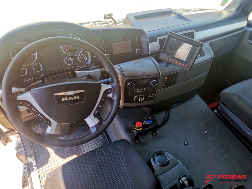 MAN TGS 26.320 EURO6 CAB CHASSIS TRUCK - Image 20